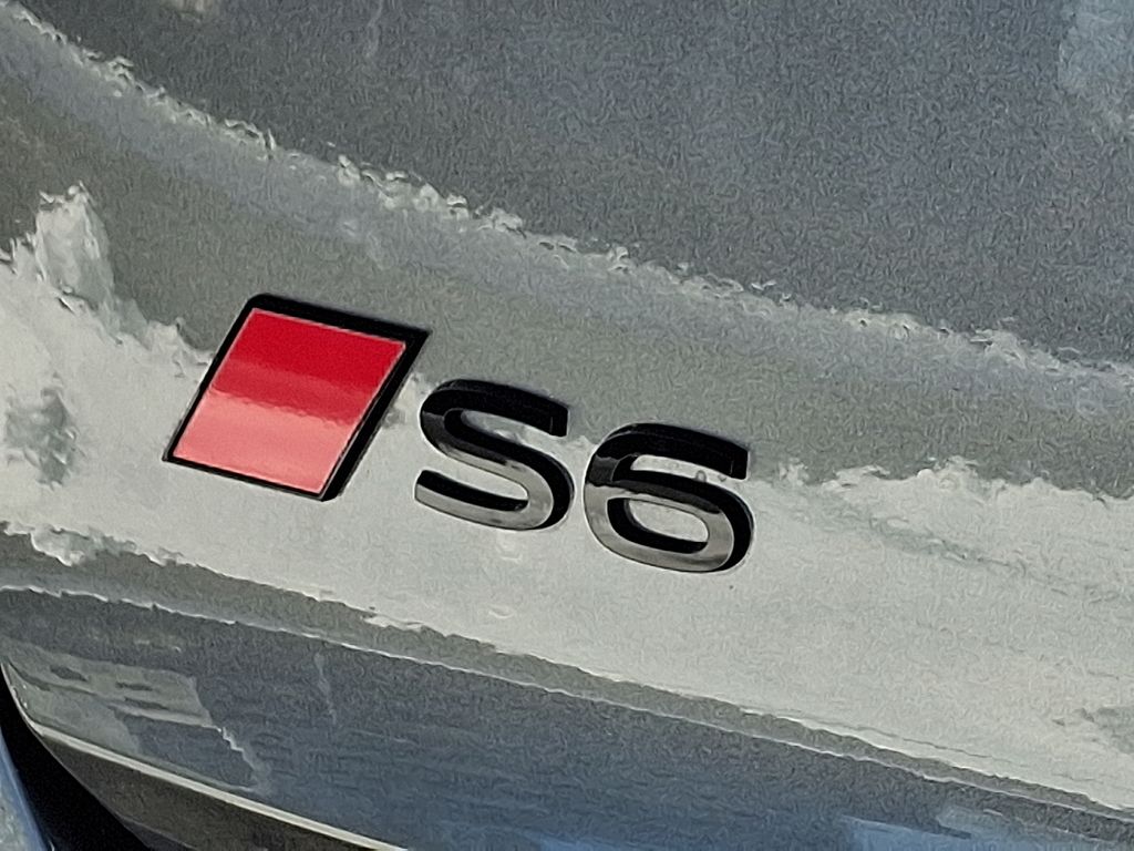 Thumbnail: 2025 Audi e-tron S - 30