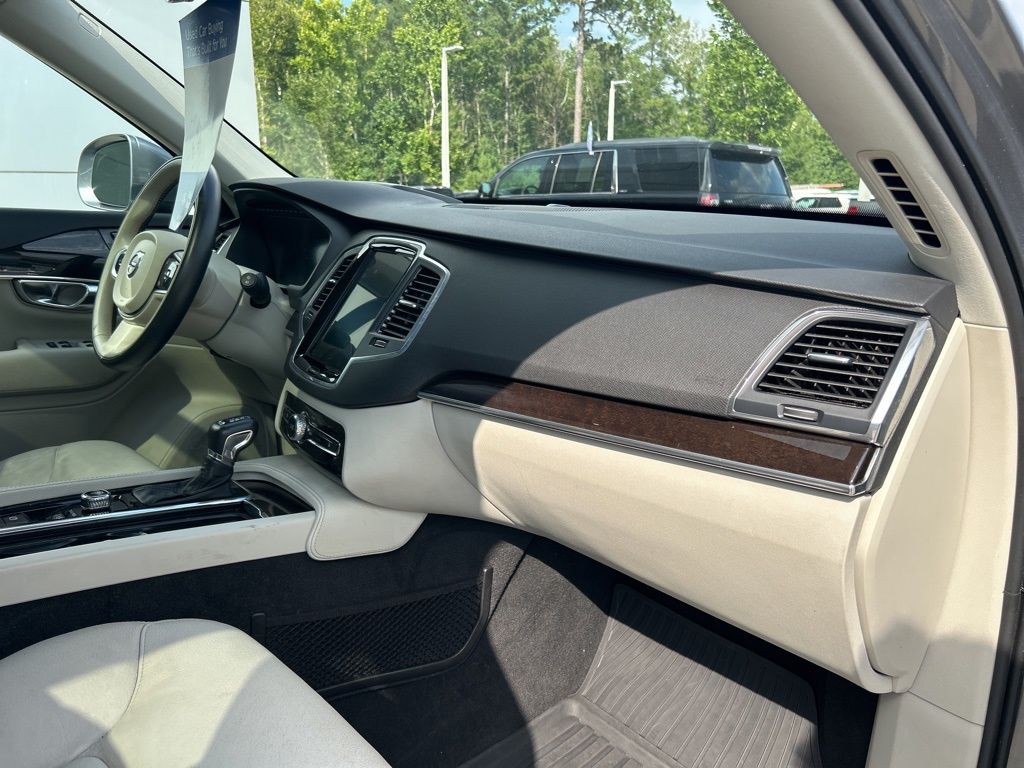 2019 Volvo XC90 T6 Momentum