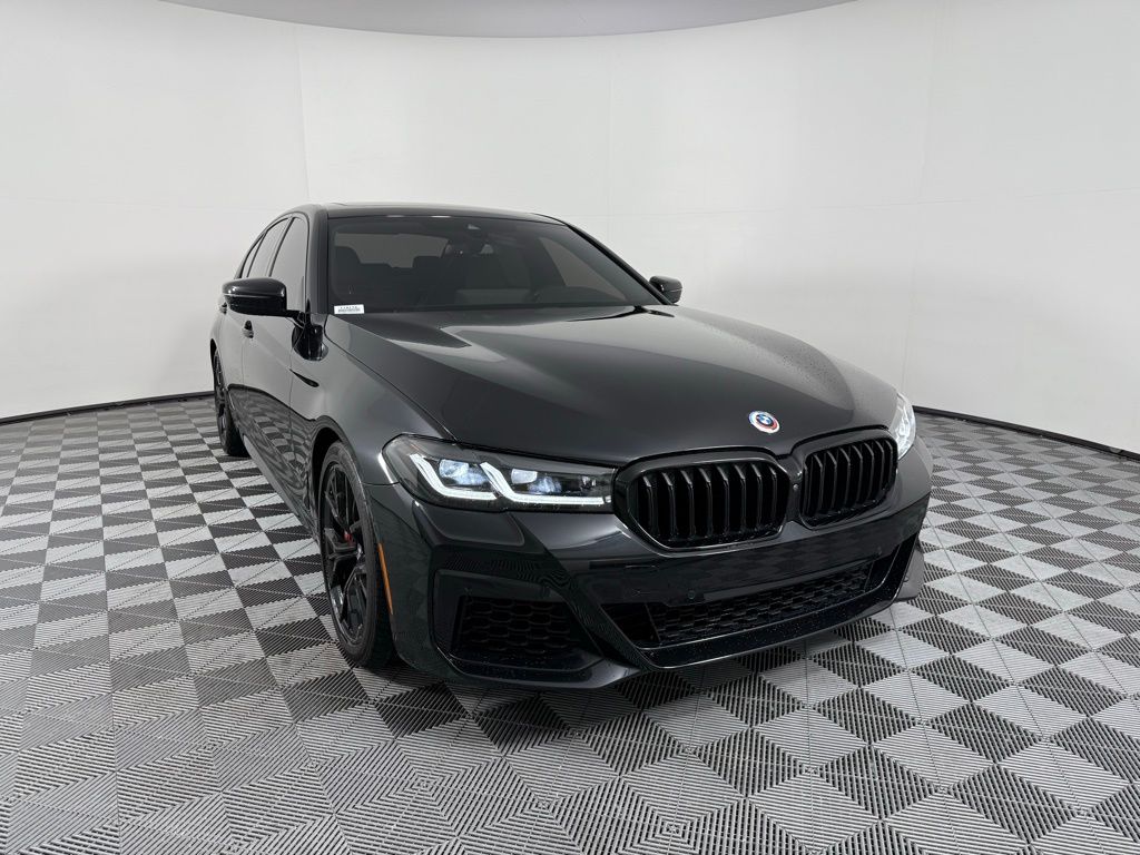 Thumbnail: 2023 BMW 5 Series - 3