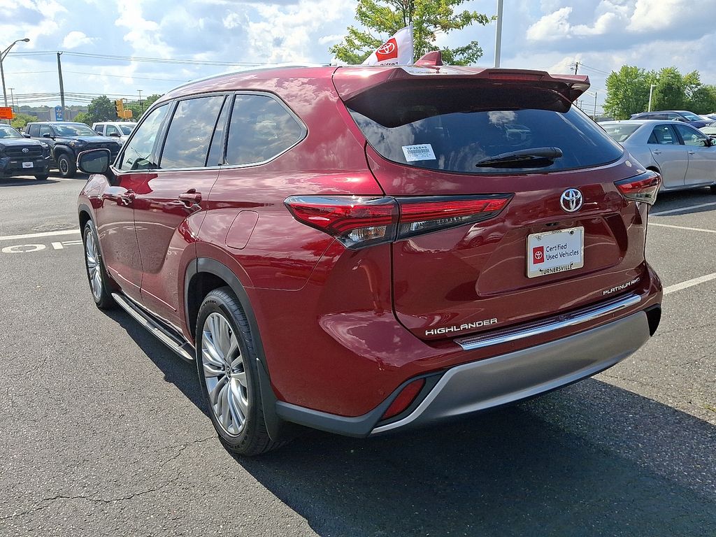 Thumbnail: 2023 Toyota Highlander - 4