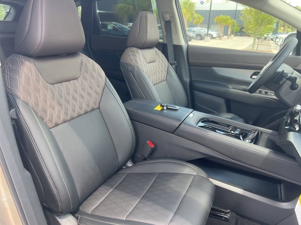 2025 Champagne Silver Metallic Nissan Murano Platinum AWD SUV
