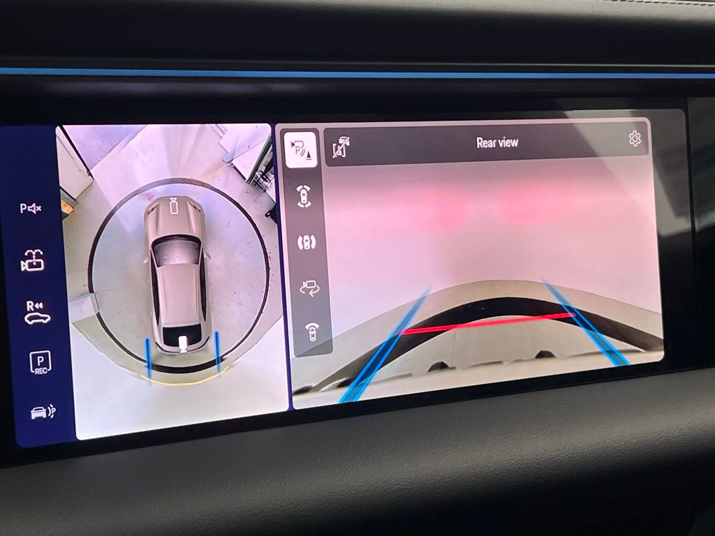 Thumbnail: 2026 Porsche Macan - 15