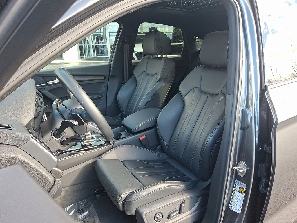 Thumbnail: 2023 Audi Q5 - 13