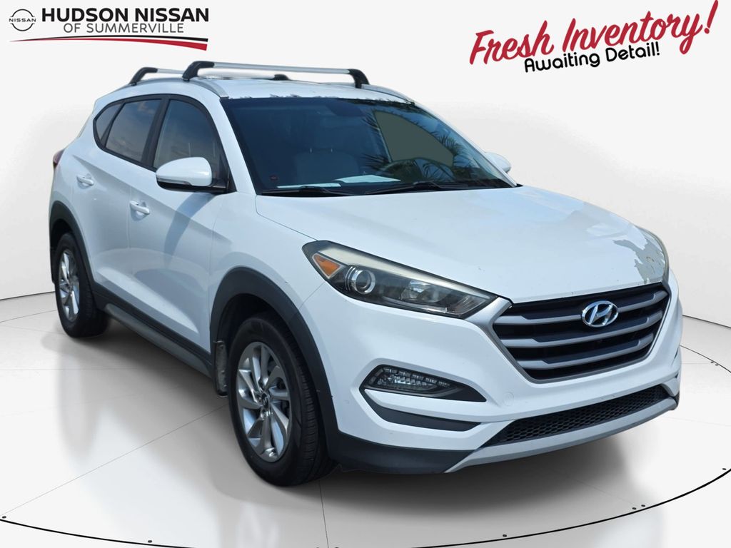 Dazzling White 2017 Hyundai Tucson 1.6T Eco FWD SUV / Crossover Front-Wheel Drive 7-Speed Automatic