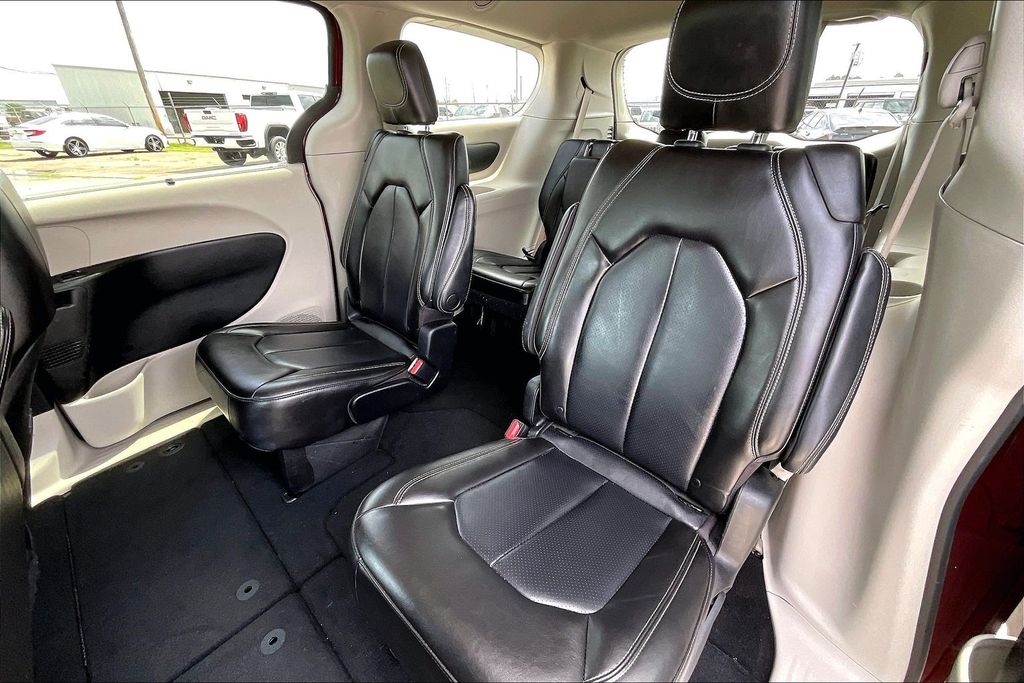 Used 2023 Chrysler Pacifica Touring L 4D Passenger Van