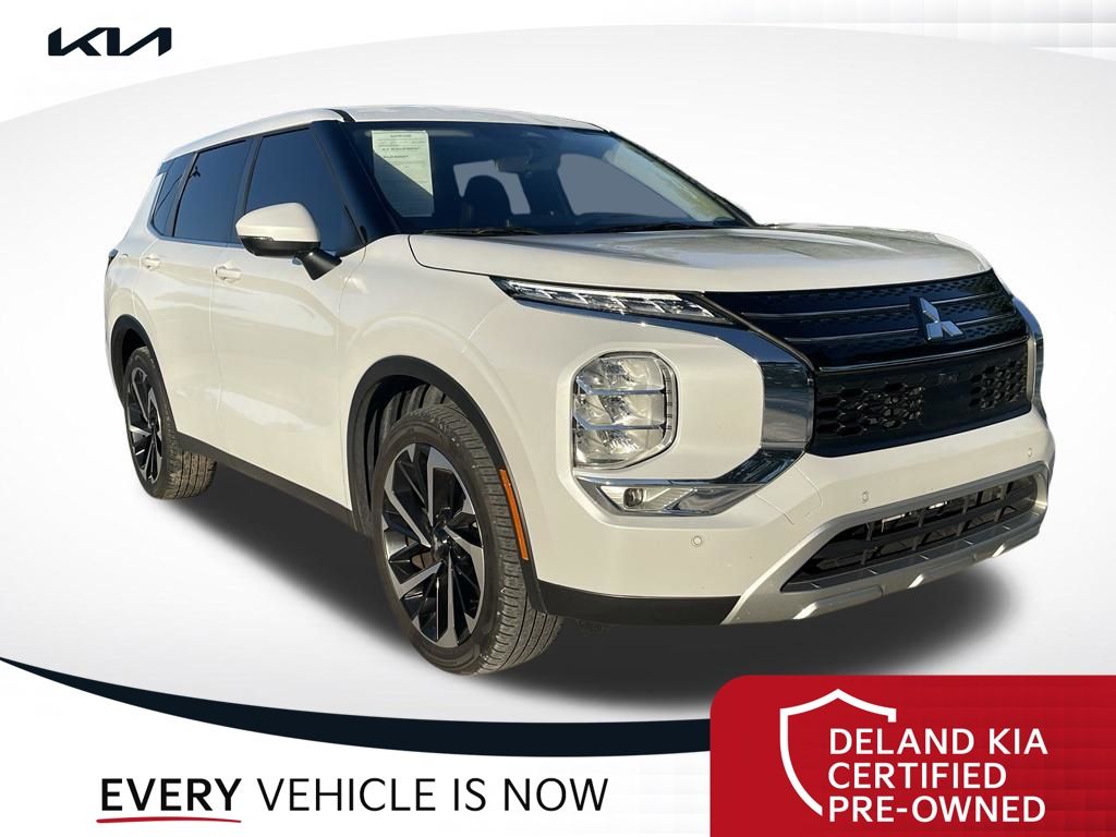 2024 Mitsubishi Outlander SE 2WD's photo
