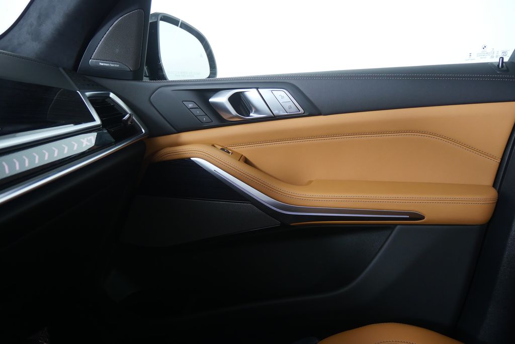 Thumbnail: 2027 BMW X7 - 25