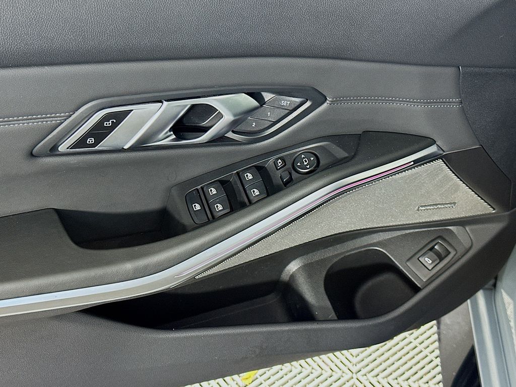 Thumbnail: 2023 BMW M3 - 18