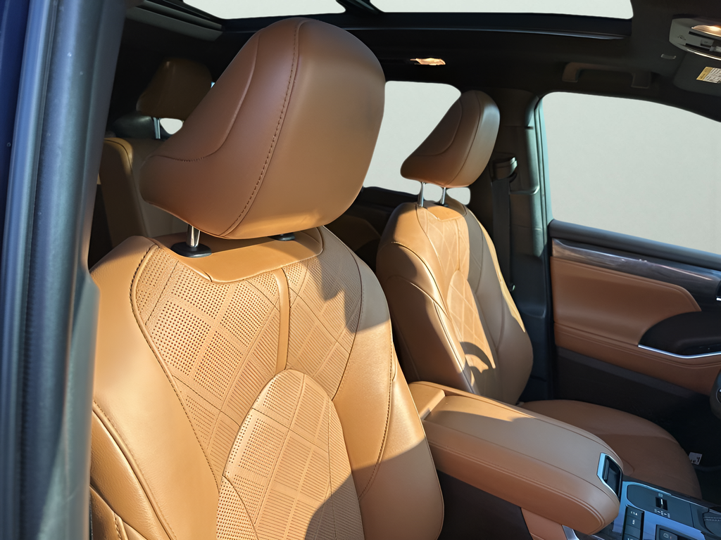 Used Car 2022 Toyota Highlander  Platinum For Sale Under $40,000 In Austin, Texas