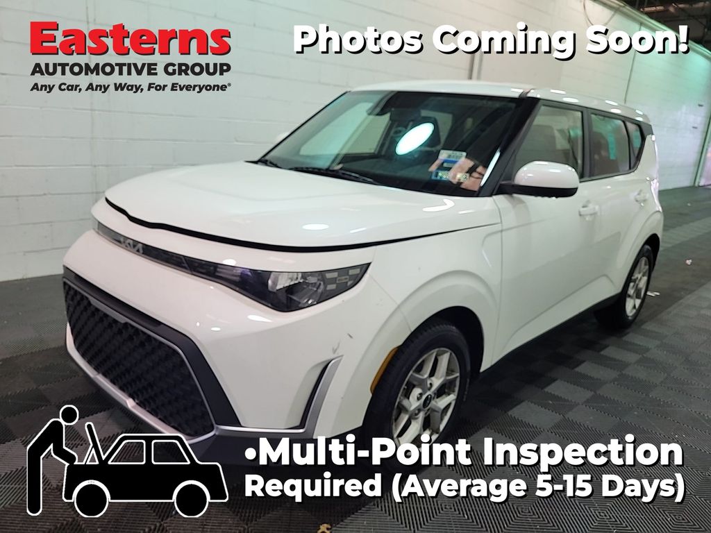 2023 Kia Soul LX's photo