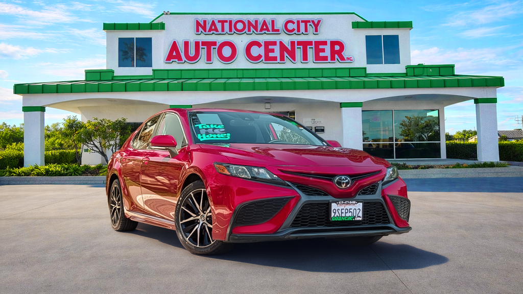 Supersonic Red/Midnight Black Metallic 2022 Toyota Camry Sedan Front-Wheel Drive 8-Speed Automatic