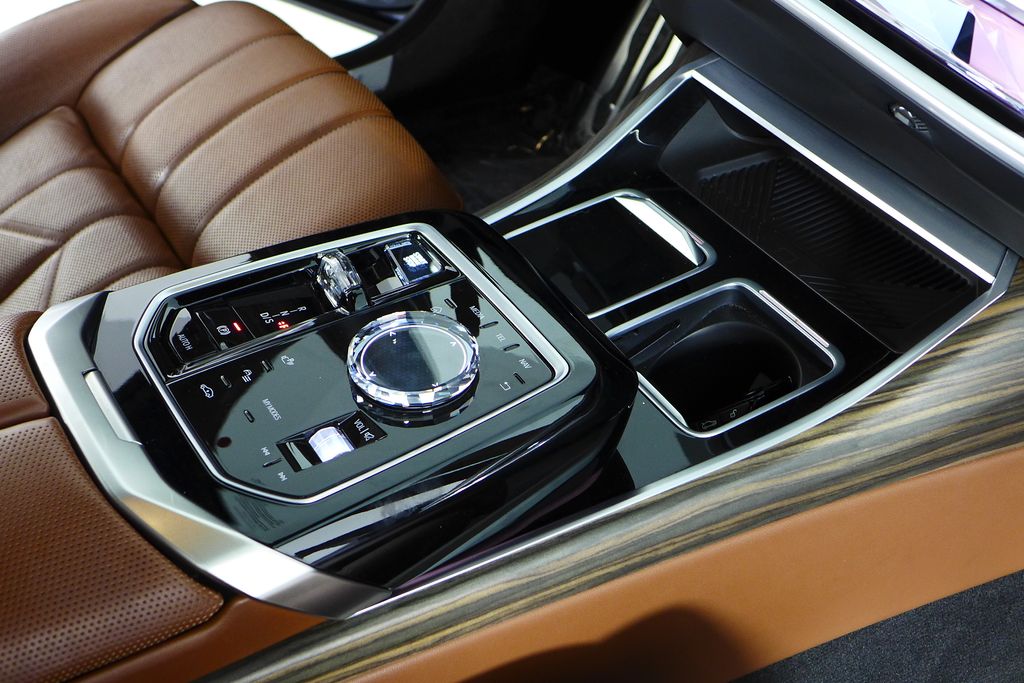 Thumbnail: 2023 BMW 7 Series - 15