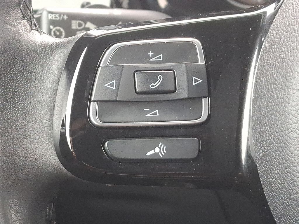 Thumbnail: 2018 Volkswagen Beetle - 20