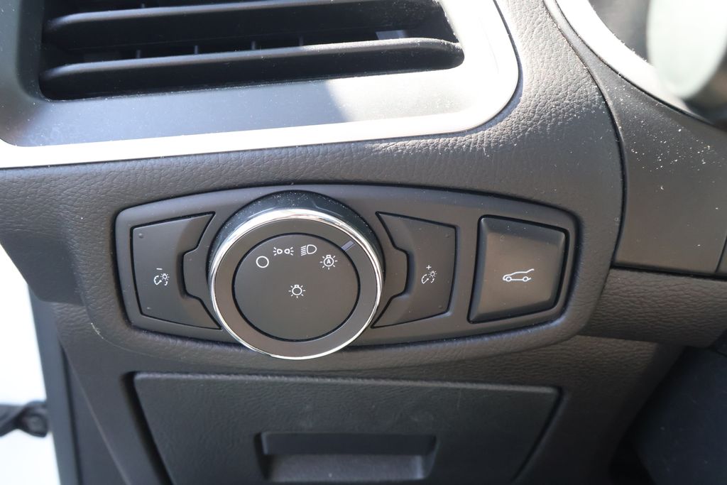 Thumbnail: 2015 Ford Edge - 16