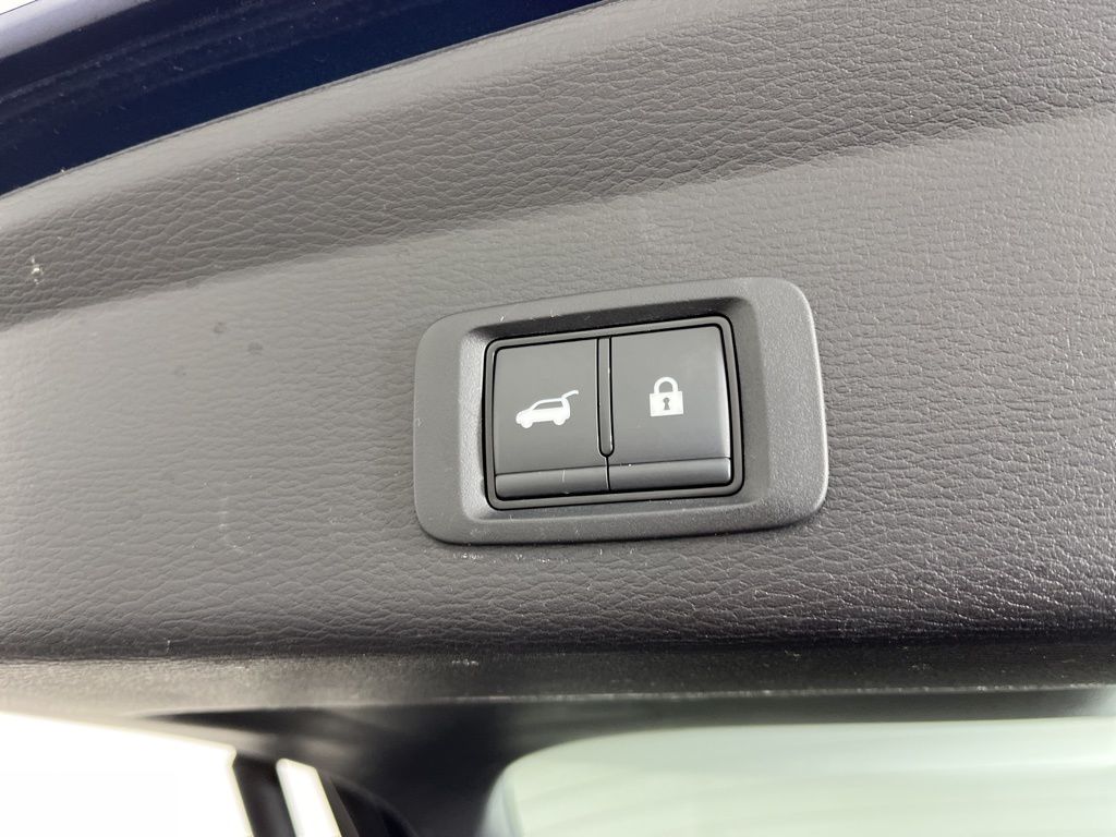 Thumbnail: 2024 Mitsubishi Outlander - 11