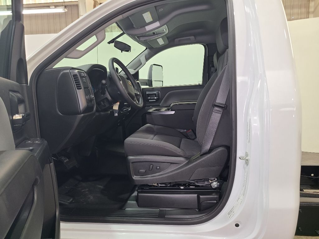 2024 Chevrolet Silverado 5500HD Work Truck photo 3