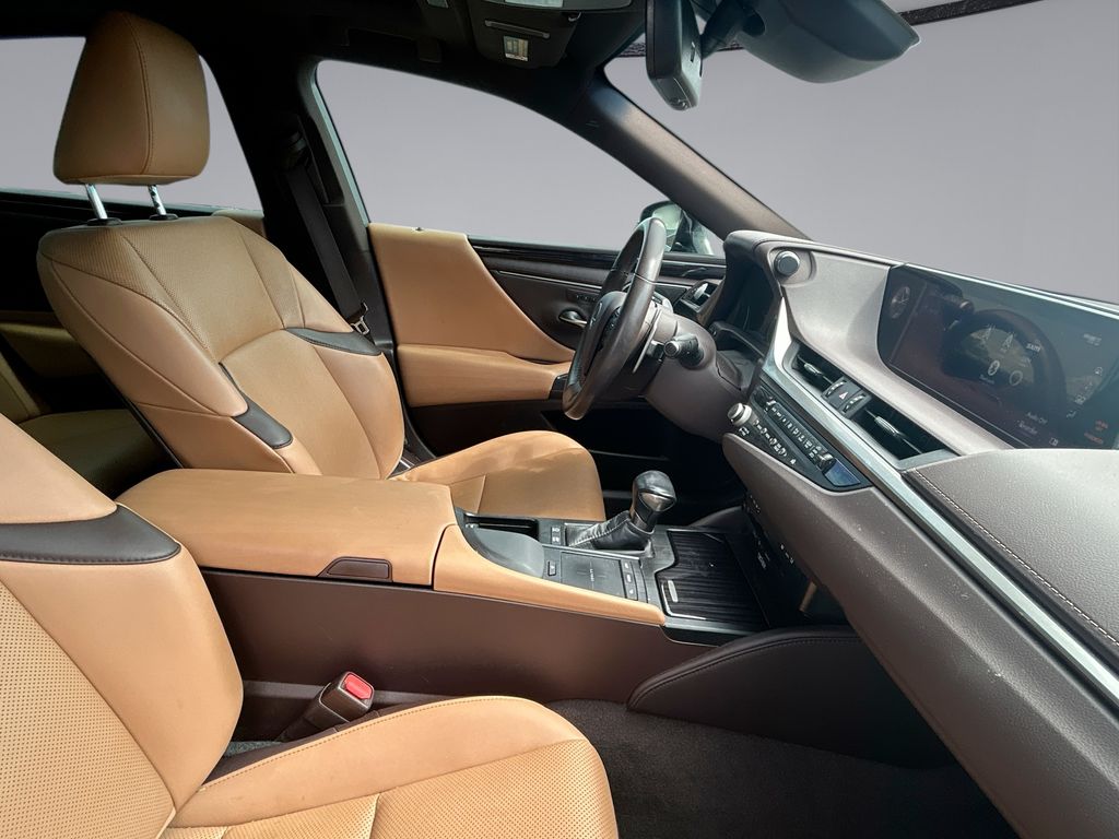 Thumbnail: 2021 Lexus ES - 6