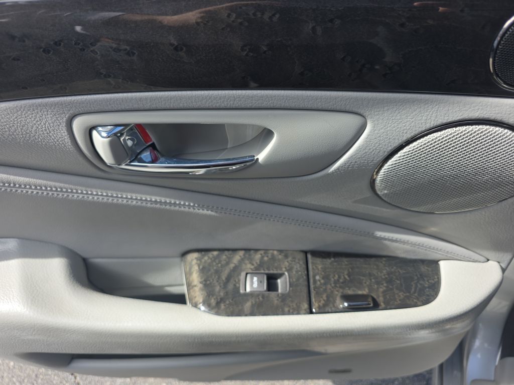 Used 2009  Lexus 460 image 45