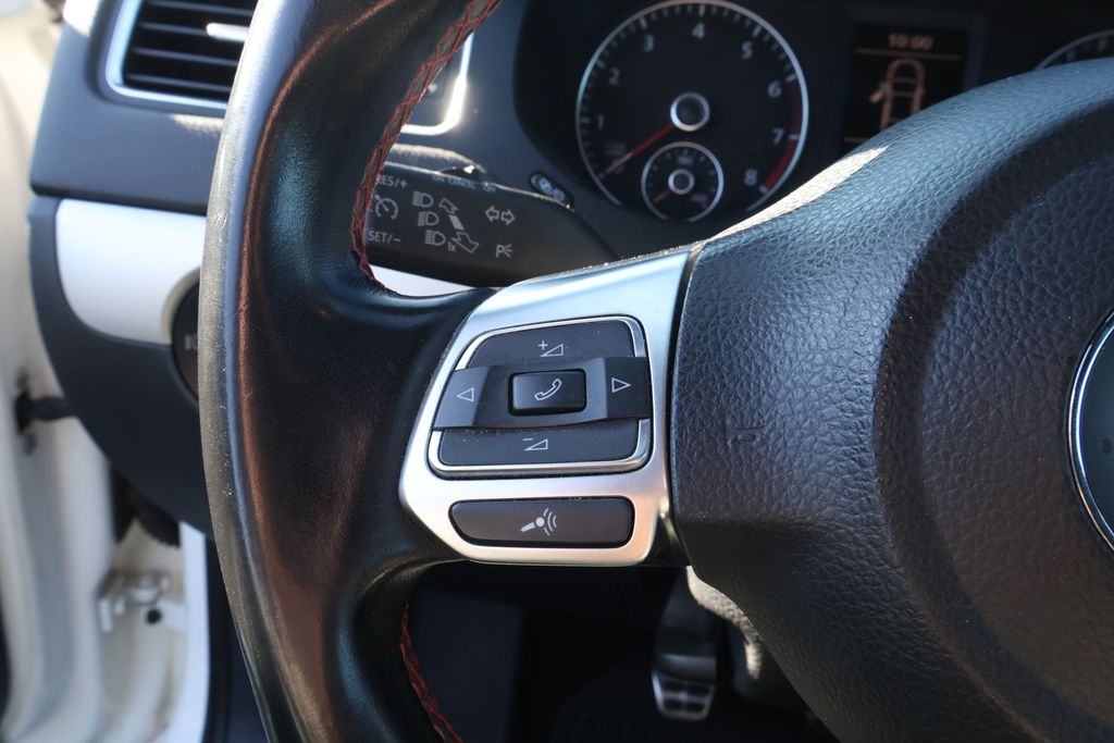 Thumbnail: 2013 Volkswagen Jetta - 17