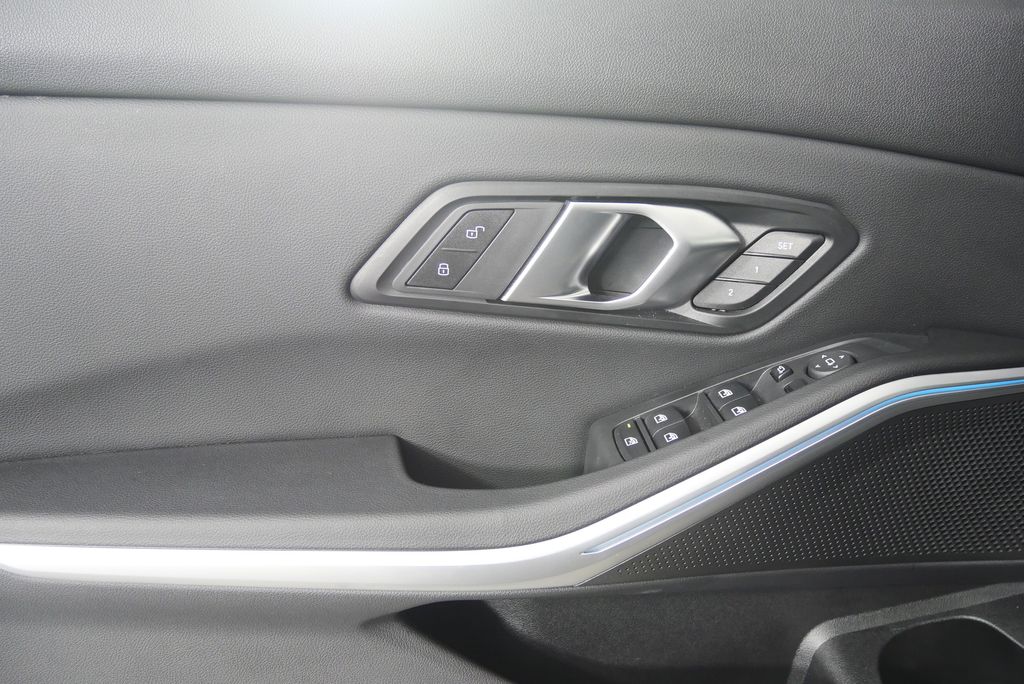 Thumbnail: 2024 BMW 3 Series - 9