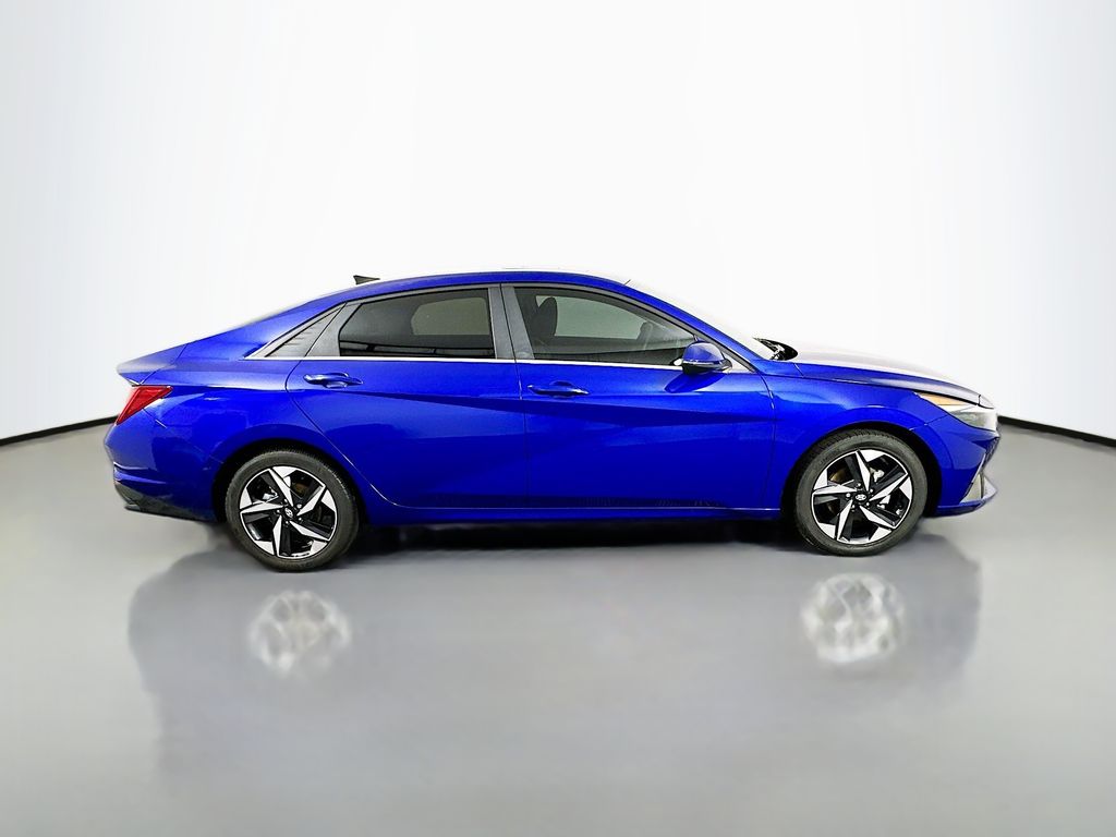 Thumbnail: 2023 Hyundai Elantra - 4