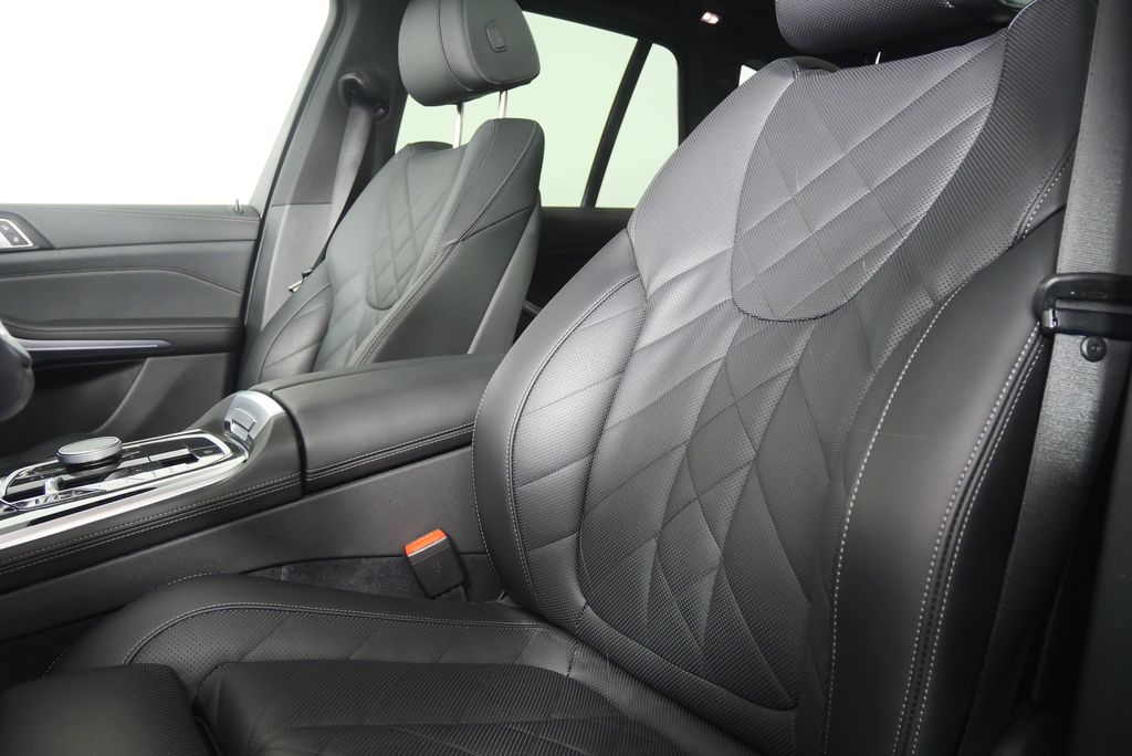 Thumbnail: 2025 BMW X5 - 11