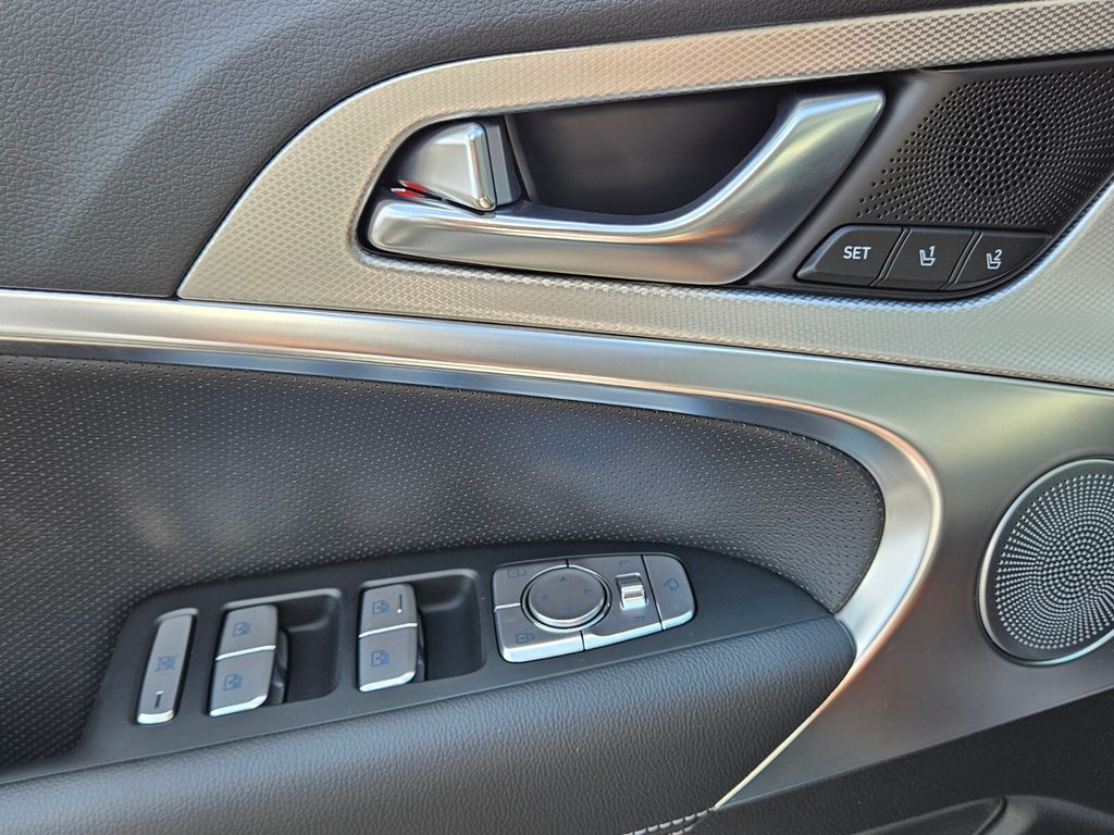 New 2026 Silver Genesis 2.5T Prestige image 32