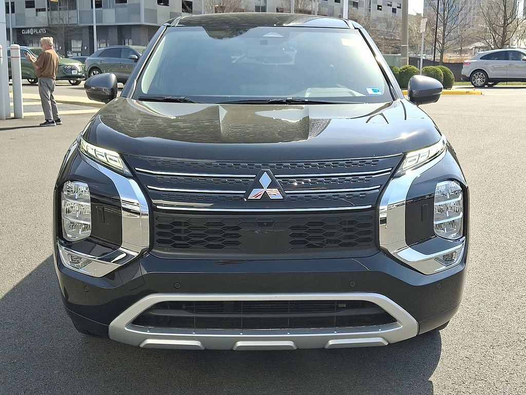 Thumbnail: 2022 Mitsubishi Outlander - 2