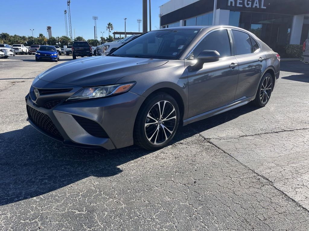 2019 Toyota Camry SE 8