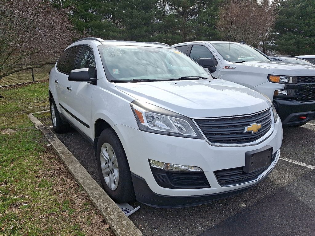Thumbnail: 2017 Chevrolet Traverse - 3
