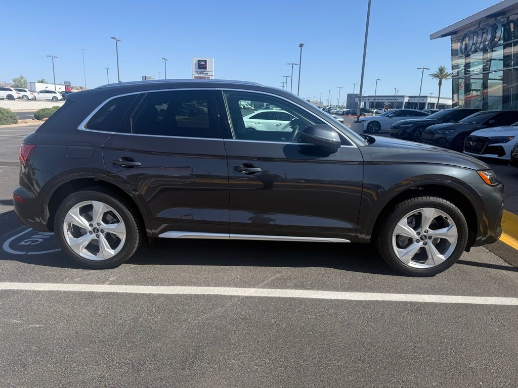 Thumbnail: 2021 Audi Q5 - 4