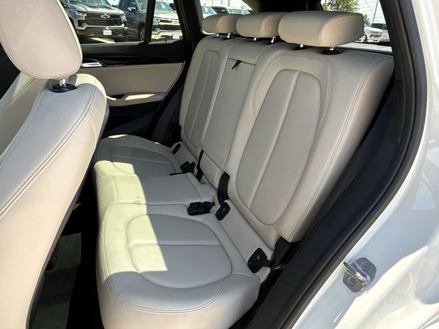 Used 2019 White BMW xDrive28i image 29