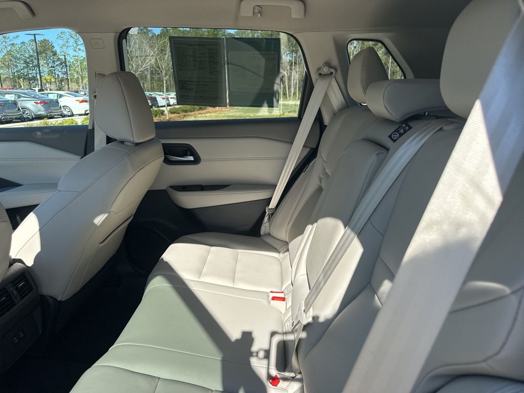 2024 Everest White Pearl Nissan Rogue SL FWD SUV