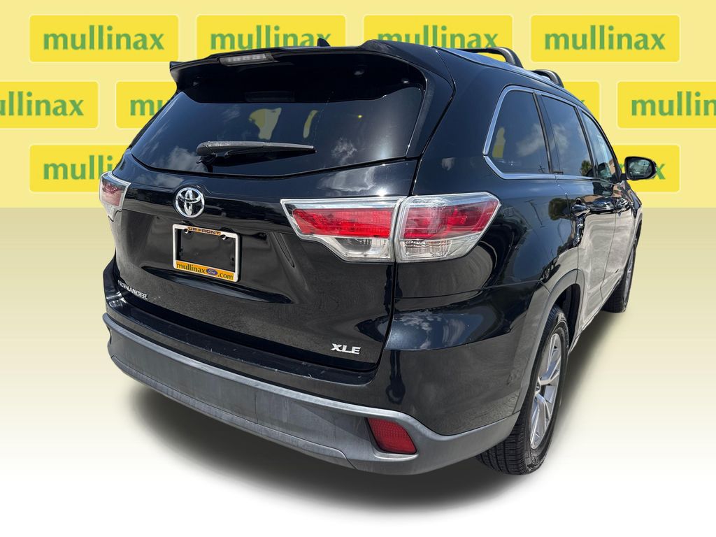 Used 2015 Black Toyota XLE V6 image 4
