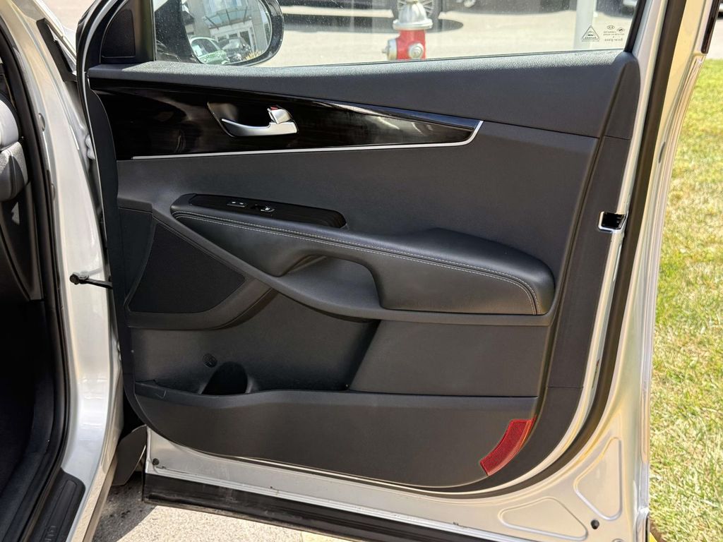 Thumbnail: 2019 Kia Sorento - 18