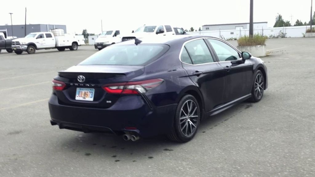 2022 Toyota Camry SE - Photo 8
