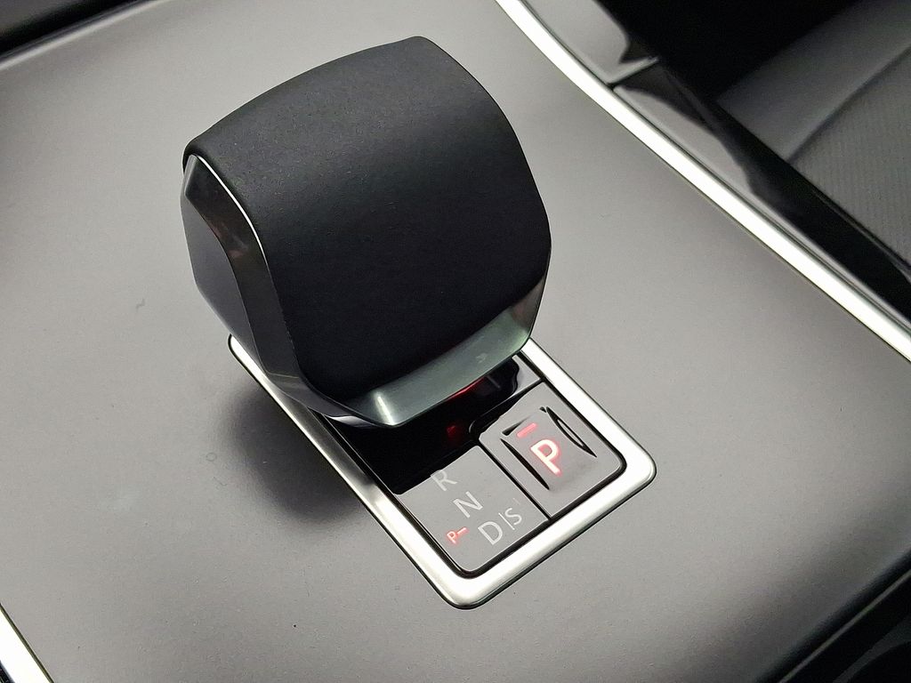 Thumbnail: 2025 Land Rover Range Rover Evoque - 16