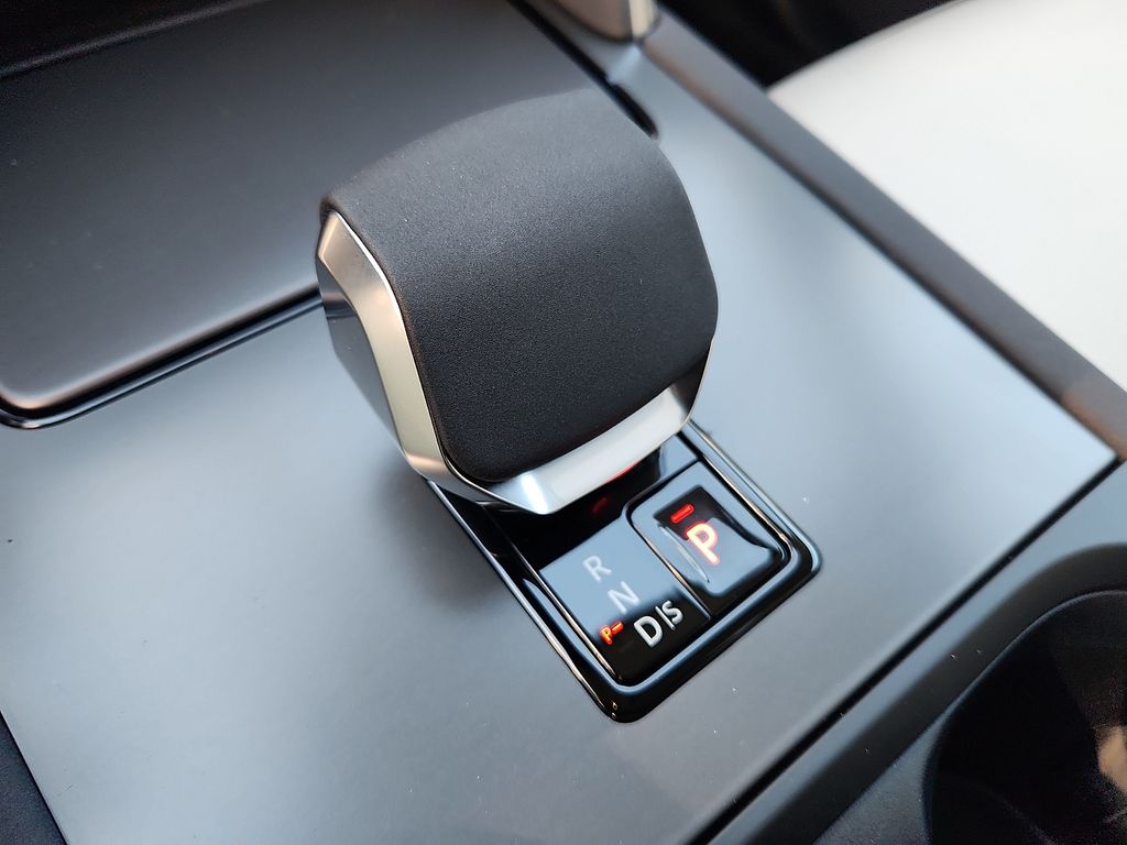 Thumbnail: 2025 Land Rover Discovery Sport - 15