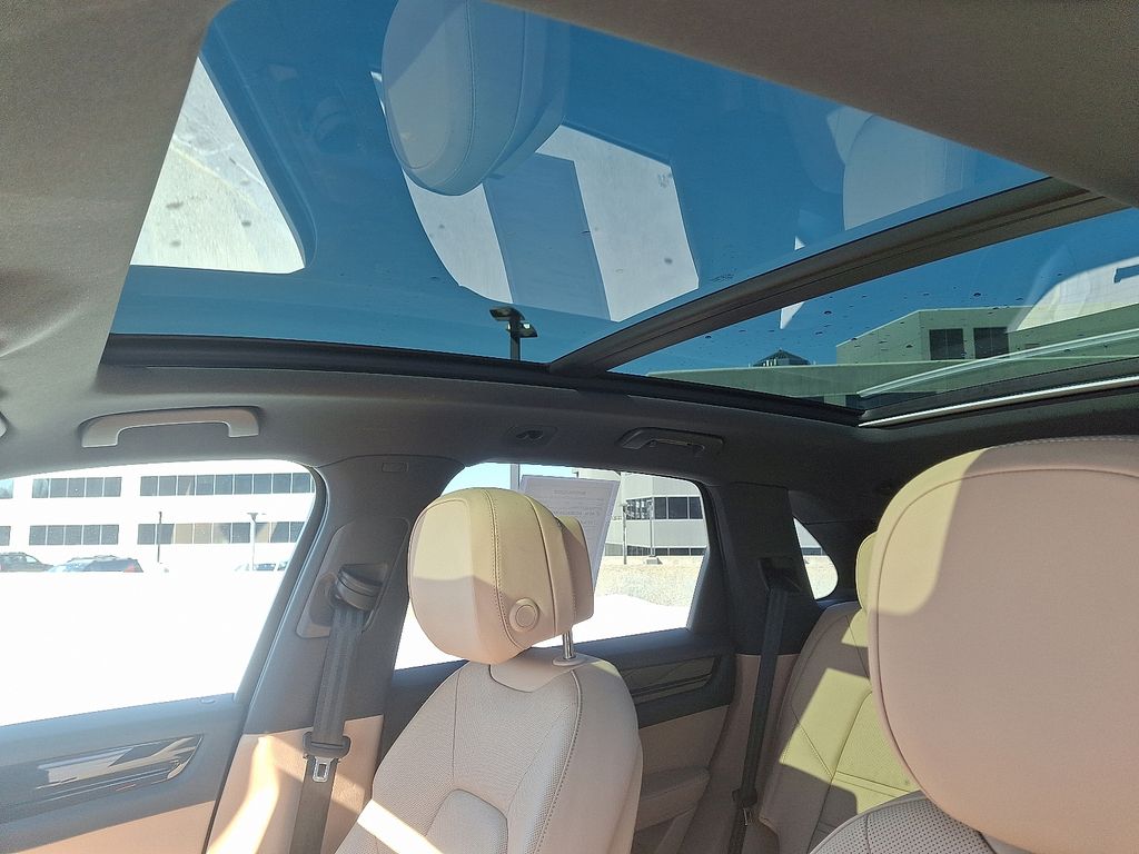 Thumbnail: 2022 Porsche Cayenne - 16