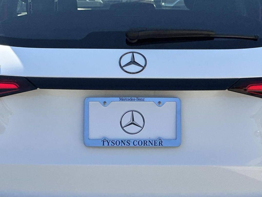 Thumbnail: 2025 Mercedes-Benz GLC - 15