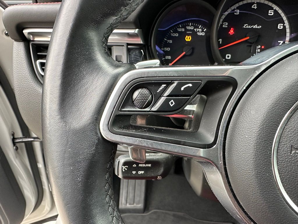 Thumbnail: 2021 Porsche Macan - 18