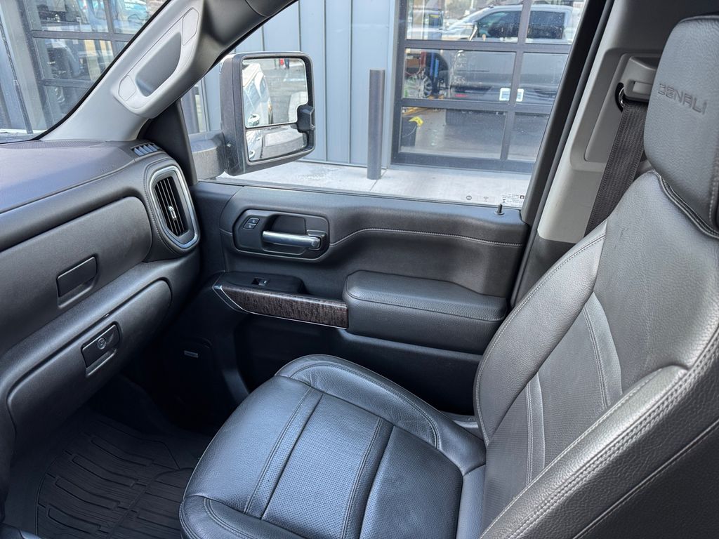 Used 2023 White GMC Denali image 20