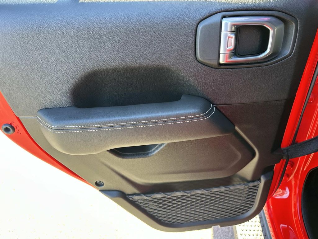 Thumbnail: 2022 Jeep Wrangler - 26