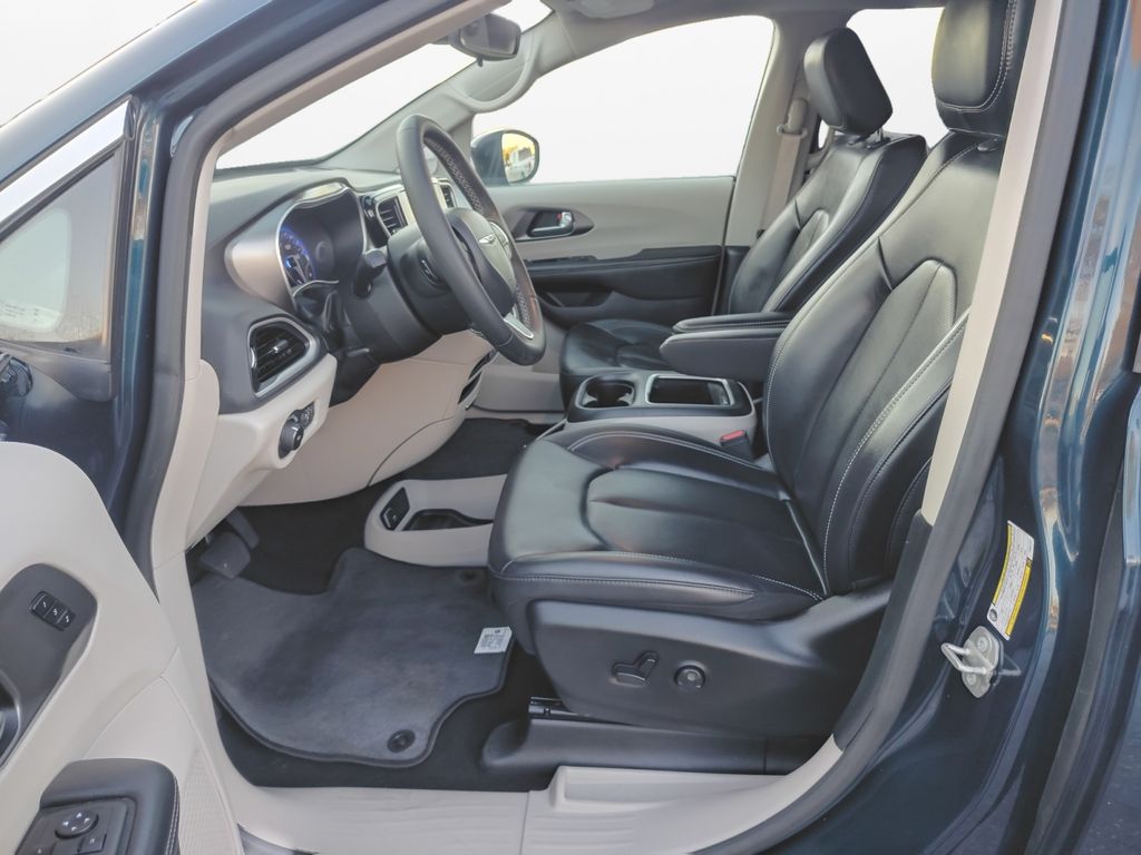 Used Car 2023 Chrysler Pacifica  Touring L For Sale Under $30,000 In Austin, Texas