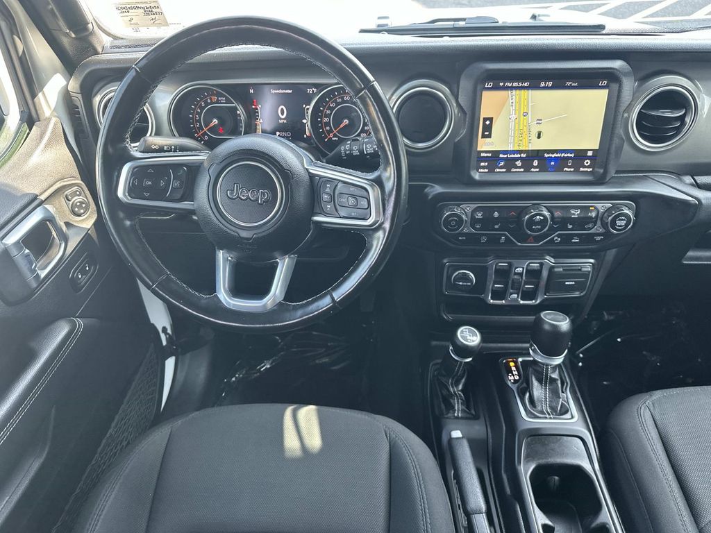 Used 2022 White Jeep Unlimited Sahara image 18