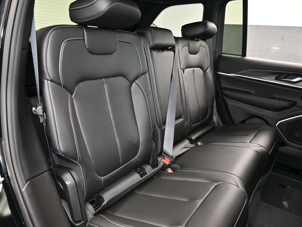 New 2026 Diamond Black Crystal Pearlcoat Jeep Limited image 35