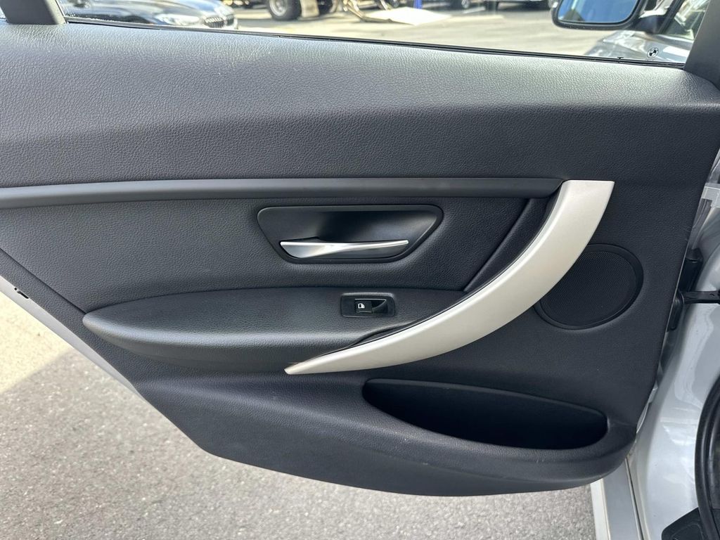 Thumbnail: 2015 BMW 3 Series - 27