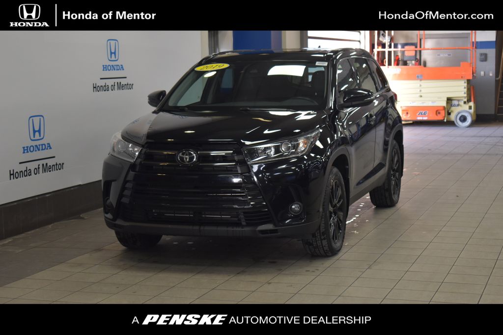 2019 Toyota Highlander SE -
                Mentor, OH