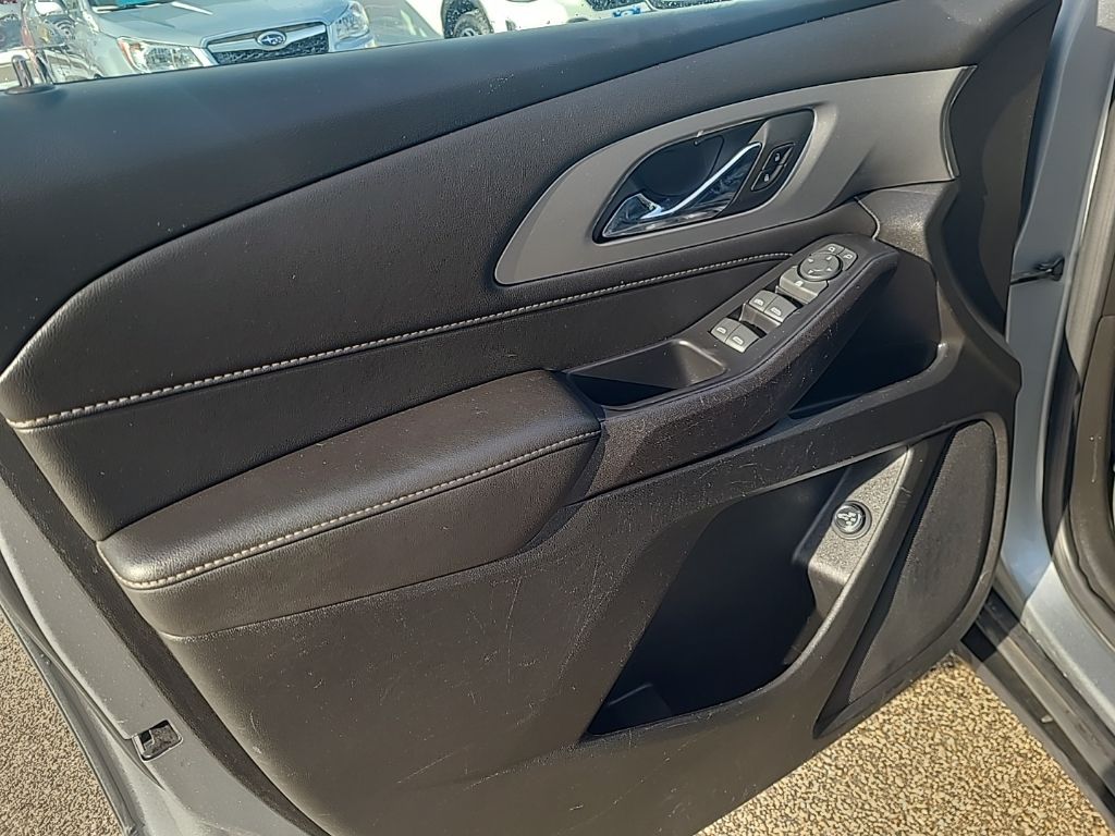 used 2023 Chevrolet Traverse car, priced at $32,811