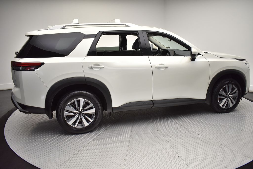 Thumbnail: 2023 Nissan Pathfinder - 4